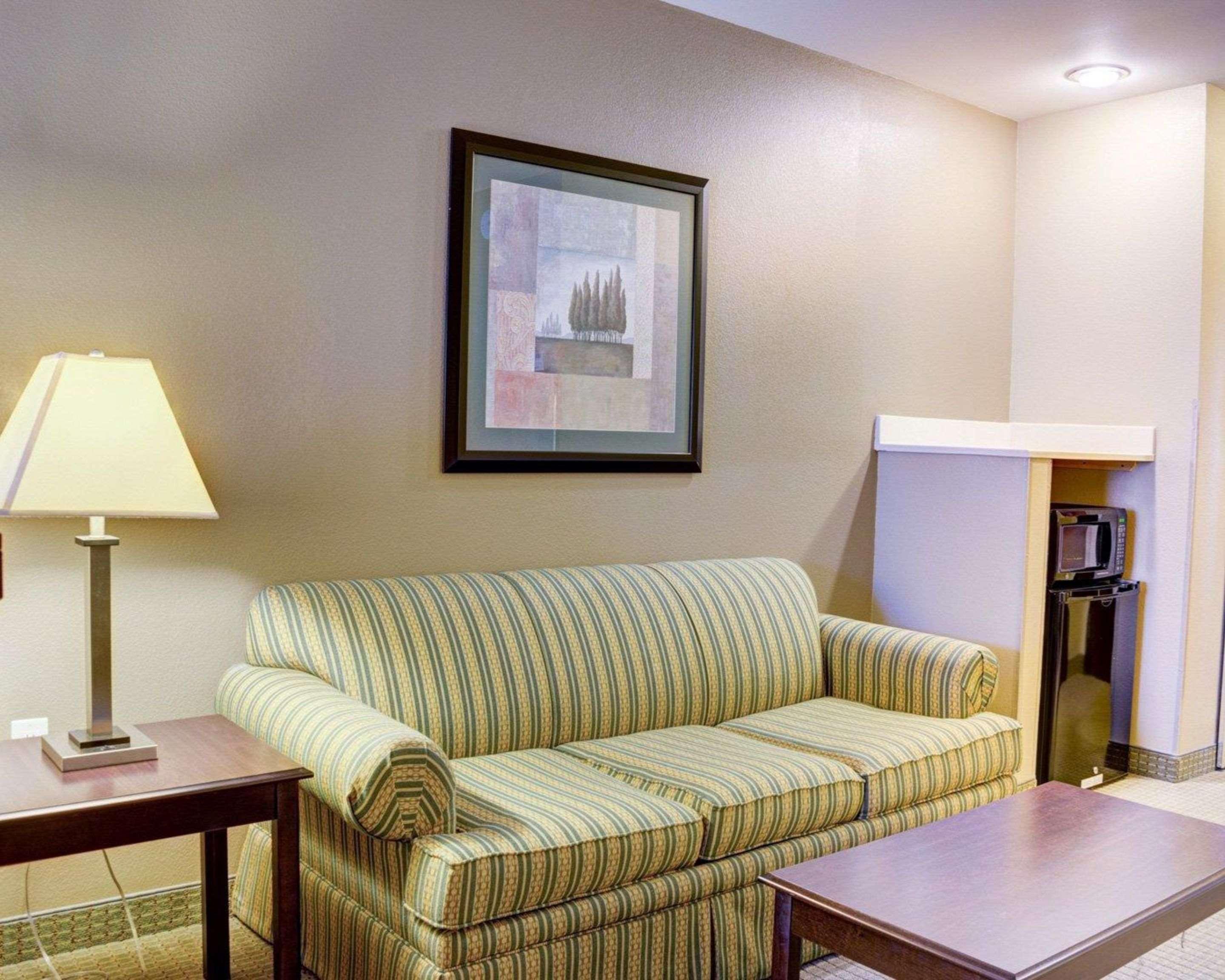 Comfort Inn & Suites Russellville I-40 Exterior photo